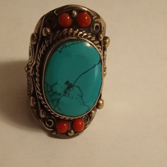Turquoise Ring with Fantastic Details on the Sides. Size 8 @1" wide. - Picture 4 of 8